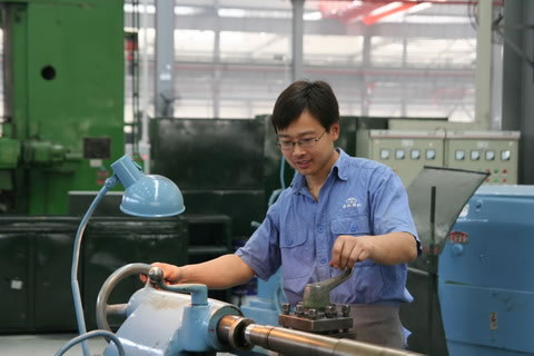 张乃舰在市车工手艺大赛上夺冠-企业新闻-浙江杭机股份有限公司